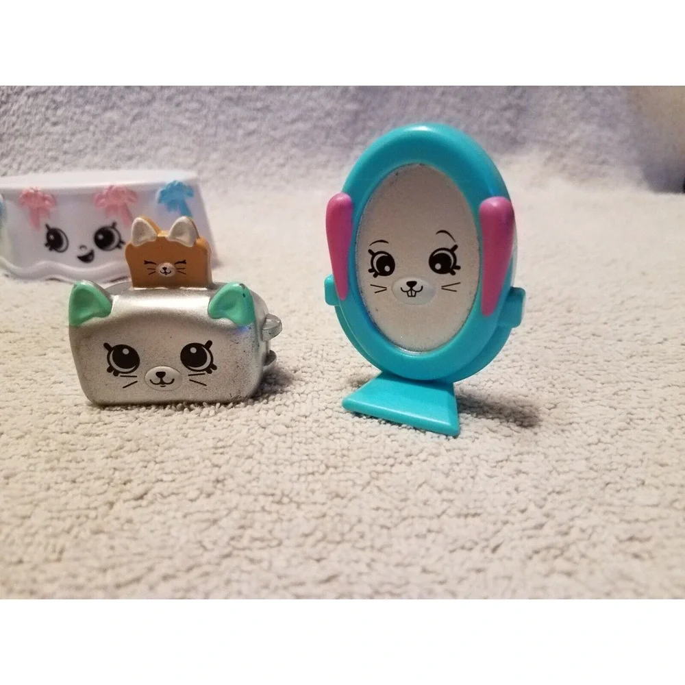 Lot 9 items‎ Shopkins Ice cream parlor and kitty dinner party